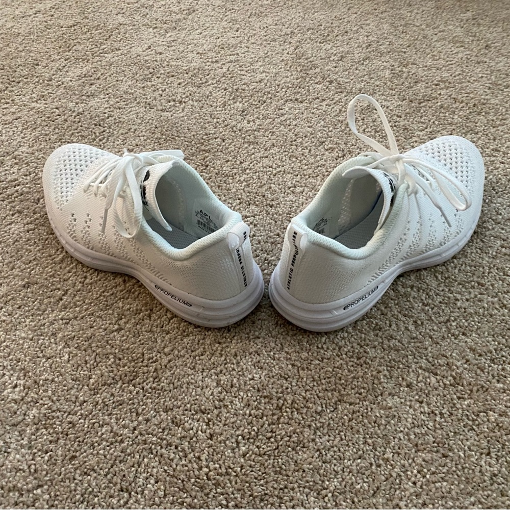 Women's TechLoom Pro size 8 in white. Great like new condition! Worn once.